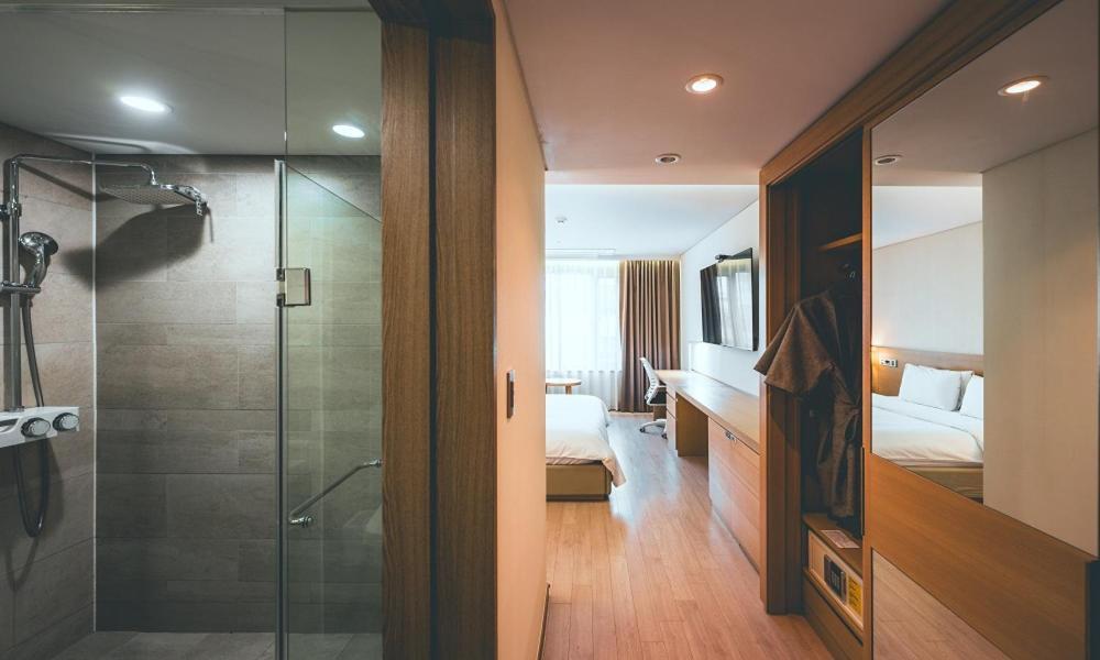 Wonju City Hotel Hyeoksin Bagian luar foto